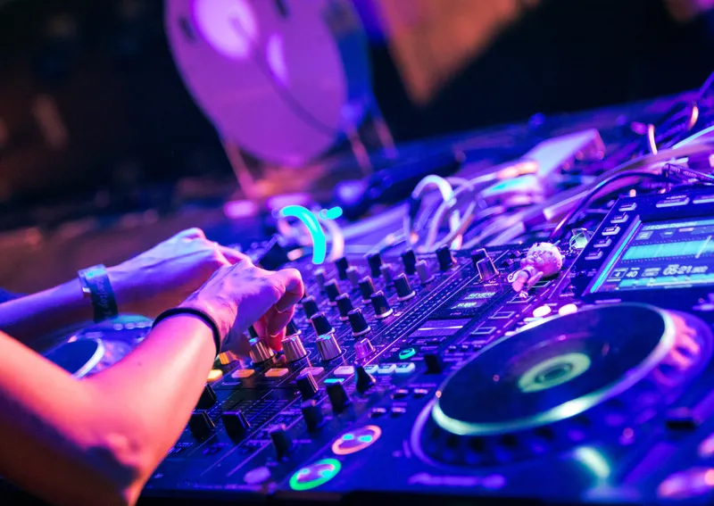 Музыка под настроение и событие